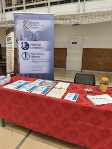 A képen a Pályaválasztási tanácsadóink standja látható amint készen várja az érdeklődőket.