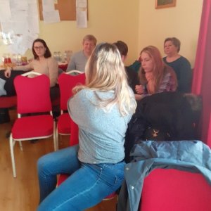 A képen a tanulók szülei láthatóak a szülői tájékoztató foglalkozáson.