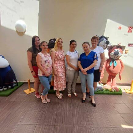 A képen a Kunhegyesi Tagintézmény munkatársairól készült csoportkép látható.