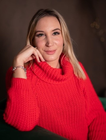 A képen a Kunhegyesi Tagintézményünk gyógypedagógusa látható.